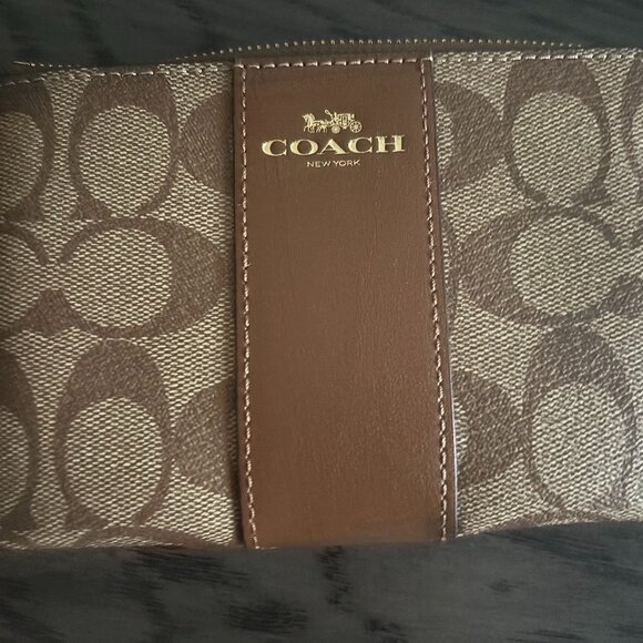 Coach Wristlet  NWT - Picture 1 of 2